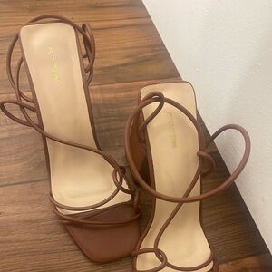 Pretty Little Thing size 9